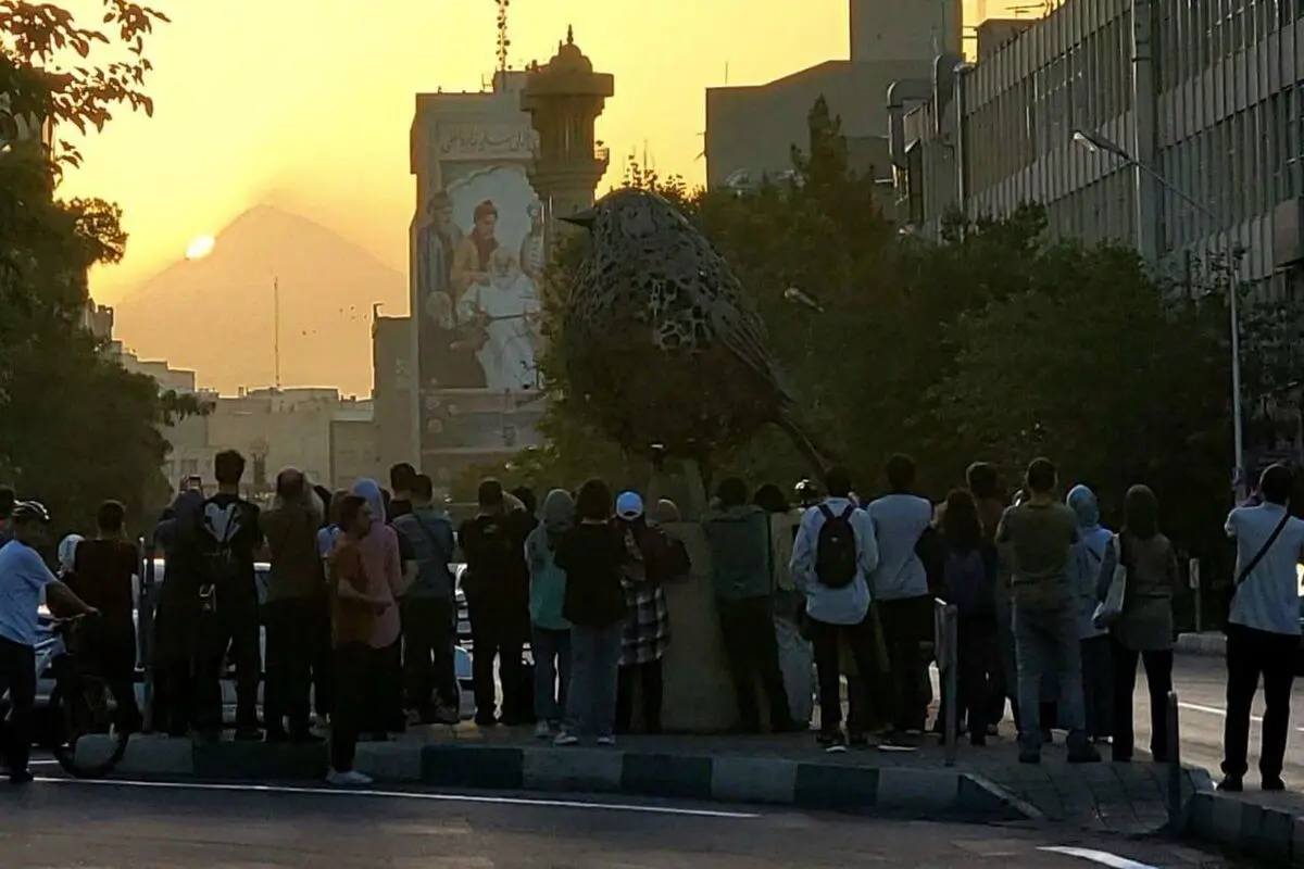 طلوع آفتاب در خیابان فاطمی