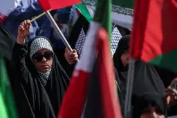 شعار قابل تامل یک پلاکارد در راهپیمایی «حمایت نصر» در تهران + عکس