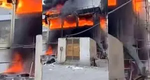 آتش‌سوزی مجتمع اطلس درگهان مهار شد + ویدئو
