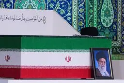 عکسی از تابوت پیکر رهبر شهید در هواپیما 