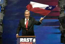 بازگشت مشت آهنین