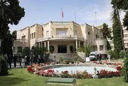 حیاط پرخبر دولت