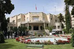 حیاط پرخبر دولت