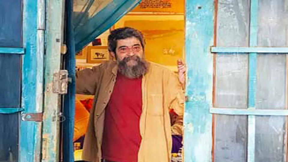 خیالم آسوده است که آثارم به دست مردم میرسد