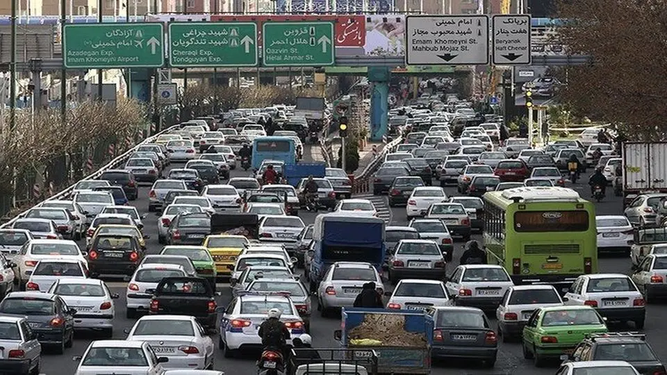 ترافیک نیمه سنگین در برخی از معابر بزرگراهی تهران


