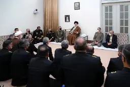 قائد الثورة الإسلامیة یؤکد ضرورة تعزیز القوة القتالیة والمعدات الدفاعیة لبحریة الجیش