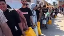 صف طولانی آب و نان در شرایط جنگی غزه/ ویدئو


