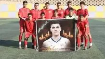 پرسپولیس به یاد صابر کاظمی وارد زمین می شوند