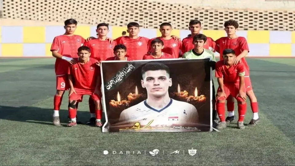 پرسپولیس به یاد صابر کاظمی وارد زمین می شوند