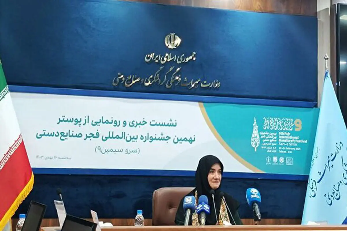 بیمه هنرمندان در  کنار  زنبورفروشان


