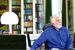 جوری که او می‌نوشت، کلام کافی نیست، شرف باید