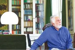 جوری که او می‌نوشت، کلام کافی نیست، شرف باید