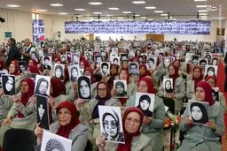 تصاویری از سوزاندن اسناد محرمانه توسط مجاهدین خلق در هنگام حمله پلیس/ ویدئو