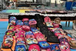 توزیع ۵۰۰ بسته لوازمالتحریر بین دانشآموزان کمبرخوردار نهاوند