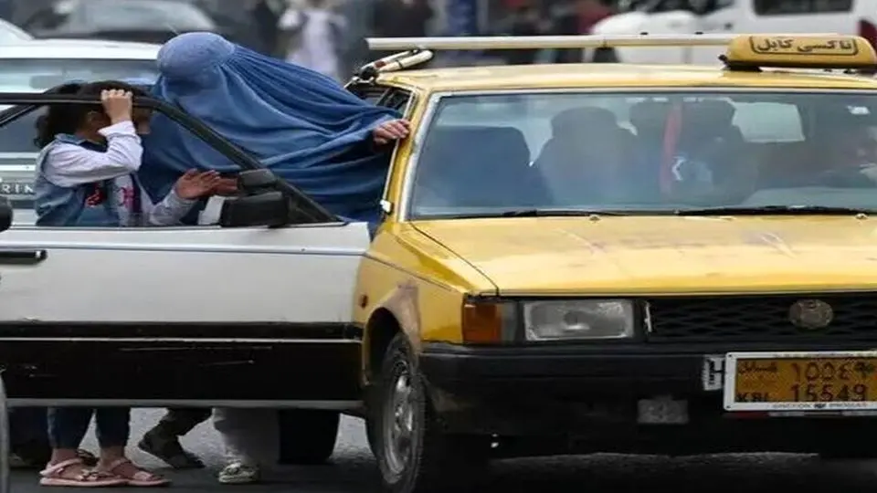 طالبان: زنان برای سوار شدن به تاکسی باید روبنده داشته باشند