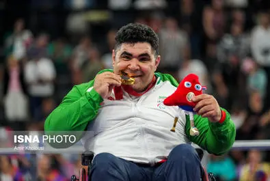کسب مدال طلای پاراوزنه‌برداری توسط علی‌اکبر غریب‌شاهی در پاراالمپیک پاریس