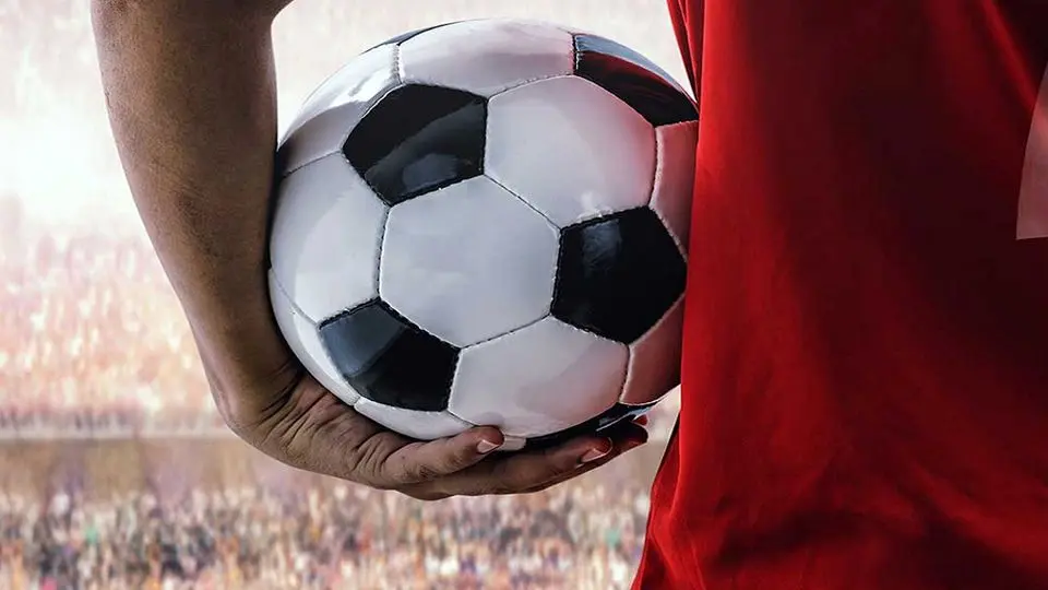 تساوی ایسلند و فرانسه

