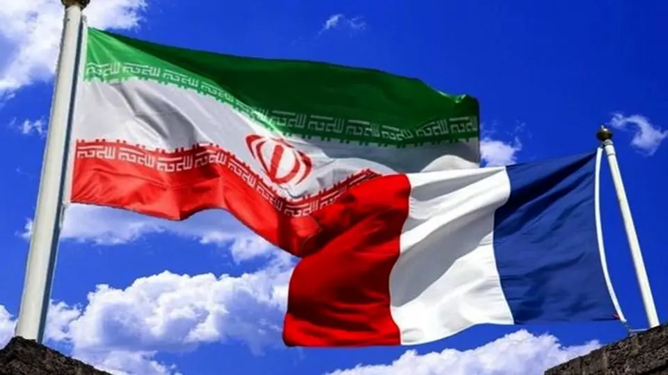 ساز مخالف در پاریس