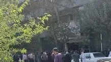 تجمع والدین دبیرستان دخترانه معروف تهران مقابل آموزش‌وپرورش/ چرا مدیر مدرسه را تغییر دادید؟
