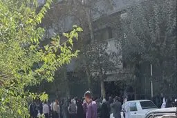 تجمع والدین دبیرستان دخترانه معروف تهران مقابل آموزش‌وپرورش/ چرا مدیر مدرسه را تغییر دادید؟

