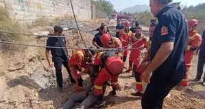 سقوط کارگر جوان به داخل چاه ۱۲ متری در خیابان دماوند

