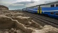 توفان گرد و خاک حرکت قطار مسافربری مشهد- سرخس را متوقف کرد

