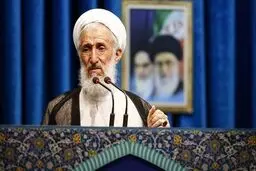 افرادی گریه می‌کردند که ما با غفلت‌مان باعث شدیم به شما حمله کنند/همه دشمنان هم صف شدند و اینها من را نمی‌زدند، شما نمازگزاران و مردم را می‌زدند