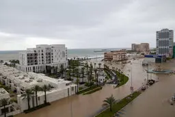 سیلاب  و  توفان  و  آسیب‌پذیری  امارات

