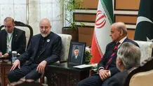 عکسی از استیکری که قالیباف روی کت خود در مذاکرات با آمریکا نصب کرده بود 