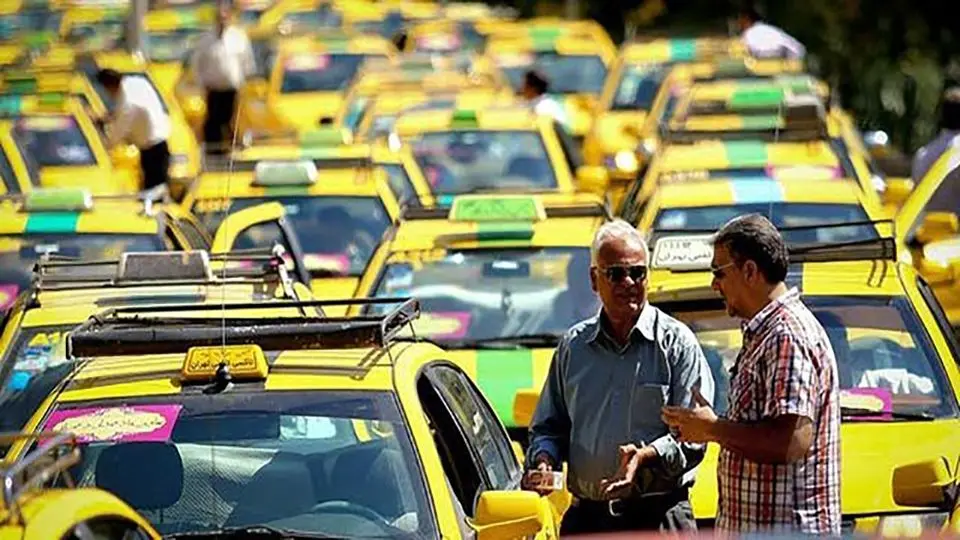 بیشتر رانندگان تاکسی های تلفنی بازنشستگان هستند/ مشاغل محلی و خرد نباید از بین برود