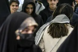 جریمه 《بی‌حجابی، لباس‌ چسبان و برهنگی کامل》 چقدر است؟/ ۲ میلیون تومان جریمه برای لباس چسبان/ ۸ میلیون تومان جریمه برای اقدام به برهنگی کامل بدن 

