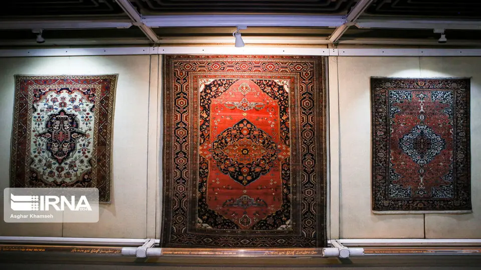 رونمایی از فرش ۱۰۰ ساله قهستان در خراسان جنوبی