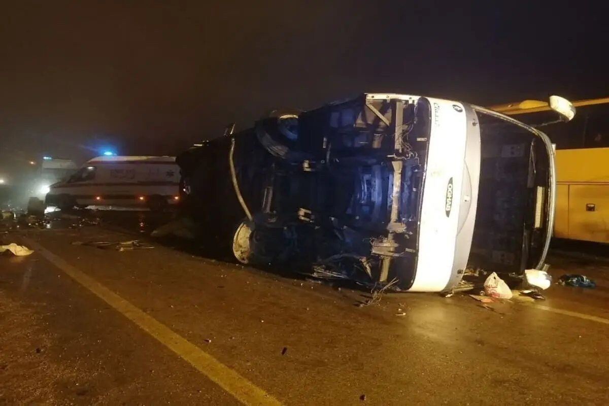 جزئیات حادثه مرگبار واژگونی اتوبوس در جاده شیراز/ ویدئو