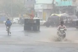 کشته شدن ۱۰۰ نفر در سیل هند و‌نپال 