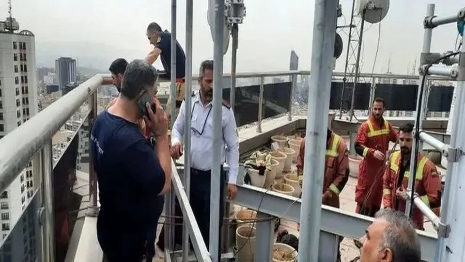 سقوط بالابر در خیابان ولیعصر تهران یک کشته و یک مصدوم بر جای گذاشت 