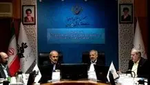 عکسی از پرویز فتاح پشت نیکمت‌های مدرسه