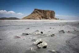 دریاچه ارومیه شرایط سختی دارد