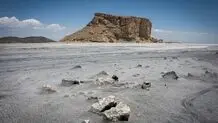 دریاچه ارومیه شرایط سختی دارد