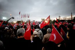 وزیر کشور ترکیه: در جریان تظاهرات در استانبول شش افسر پلیس زخمی شدند
