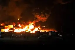 اعزام ۳۰ آتش‌نشان از تهران به بندرعباس