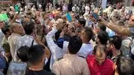 درخواست عجیب یک زن از محمود احمدی‌نژاد در بازار تهران/ ویدئو