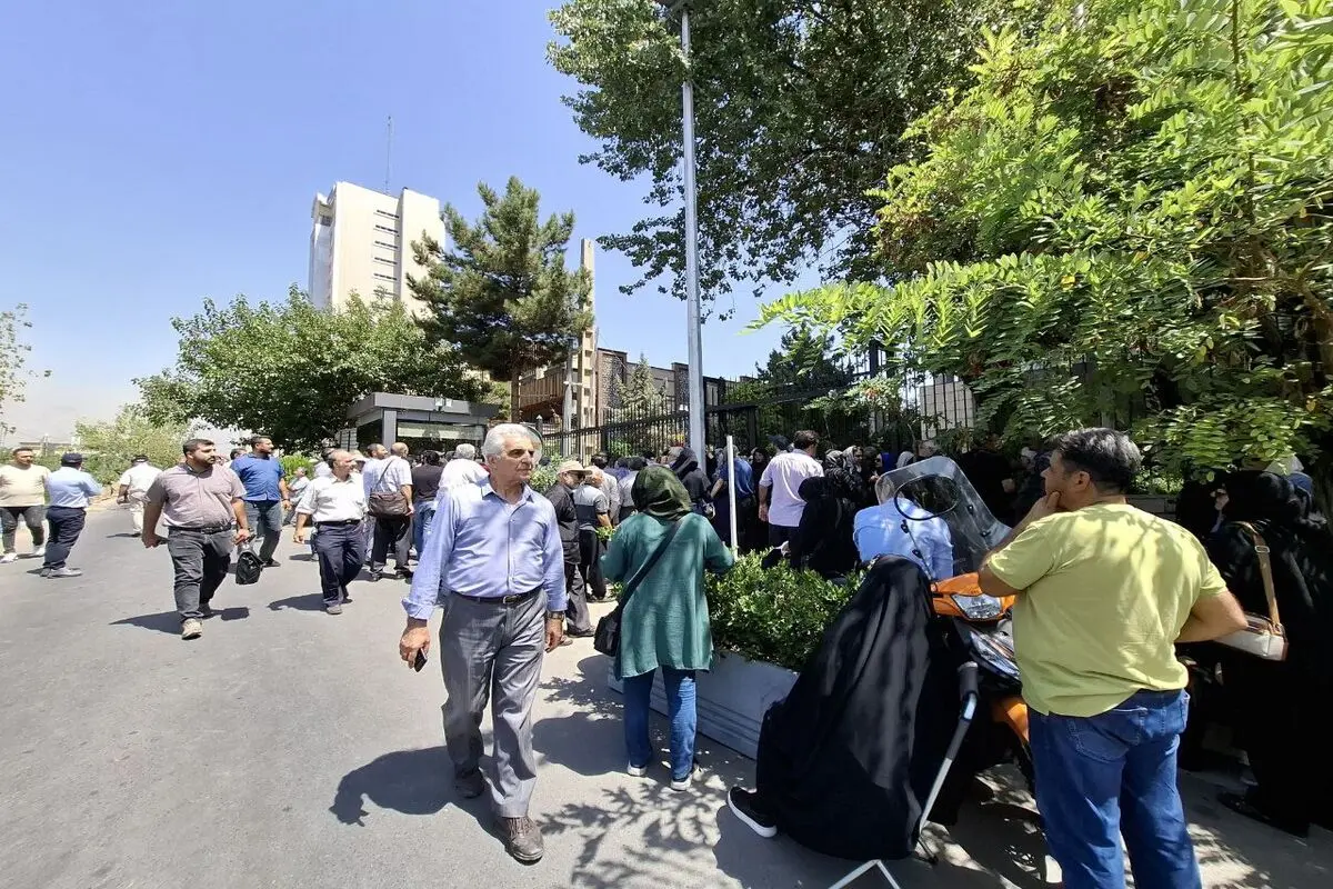 تجمع اعتراضی مالکان زمین های شهرک زیتون/ بلاتکلیفی ۴۰ ساله مالکان زمین های سرخه حصار

