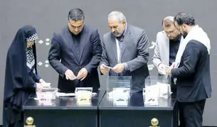 کمی بیشتر از وزیر جدید اقتصاد

