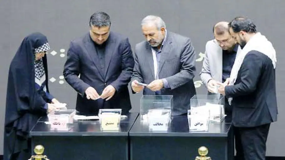 کمی بیشتر از وزیر جدید اقتصاد
