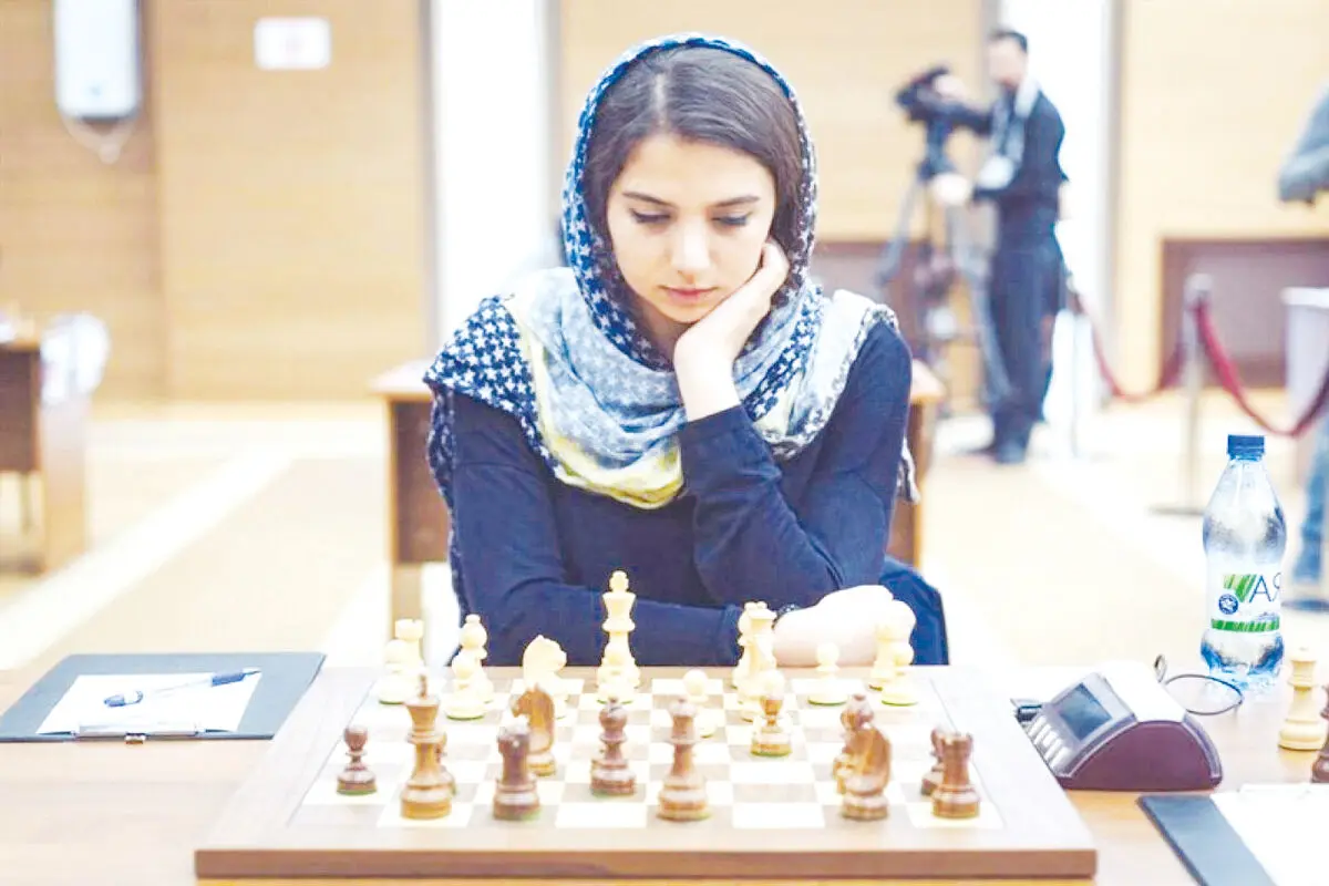 دختر ایرانی با پرچم اسپانیایی