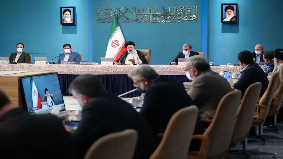 رئیسی: هیچ کس حق ندارد با زبان زور با ملت ایران سخن بگوید