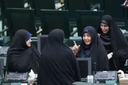 نمایندگان زن مجلس قالیباف را دوره کردند + عکس