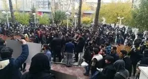 پرونده ۳۰ دانشجو به دلیل حضور در اعتراضات دی بررسی شد / ۲ دانشجو به خاطر آتش زدن پرچم اخراج شدند
