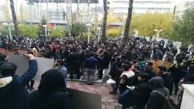 پرونده ۳۰ دانشجو به دلیل حضور در اعتراضات دی بررسی شد / ۲ دانشجو به خاطر آتش زدن پرچم اخراج شدند
