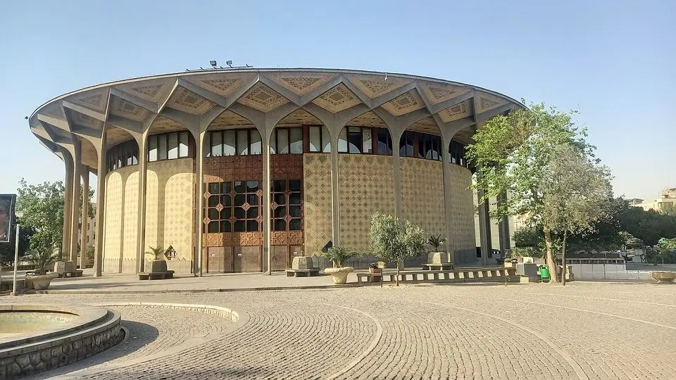 از لیرشاه تا میرزا مخنث